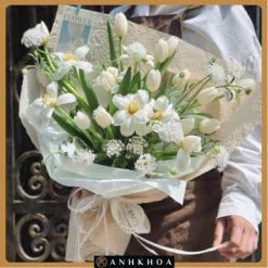 white tulips for women's day in hoi an flower shop