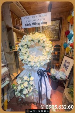 hoa tươi chia buồn tông trắng hội an