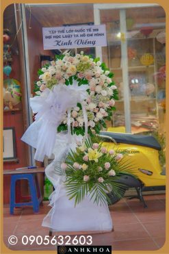 Kệ hoa viếng đám tang trang nhã tại Hội An