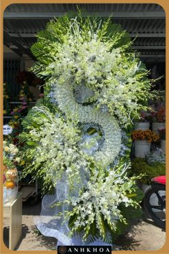 Vòng hoa tang lễ đẹp, sang trọng tại shop hoa Hội An