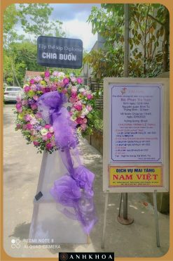 Lẵng hoa chia buồn tông tím - trắng thanh lịch