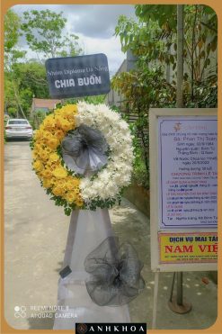 Vòng hoa tang lễ đẹp, sang trọng tại shop hoa Hội An