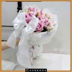 lilies bouquet in hoi an flower shop