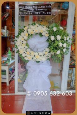 Vòng hoa chia buồn trang trọng tại Hoa Tươi Hội An