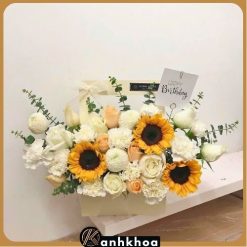 Giỏ hoa lãng mạn dưới ánh nắng Hội An