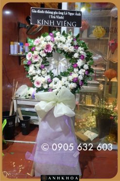 Lẵng hoa chia buồn cao cấp, màu sắc hài hòa