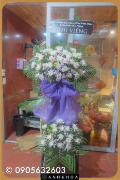 Hoa viếng đám tang thiết kế tối giản mà tinh tế