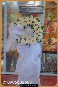 Vòng hoa chia buồn nhẹ nhàng, thanh thoát