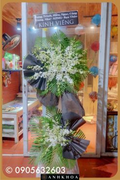 Vòng hoa chia buồn cao cấp, thiết kế tinh tế