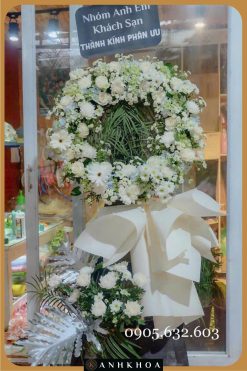 Vòng hoa tang lễ trang trọng, thiết kế cao cấp