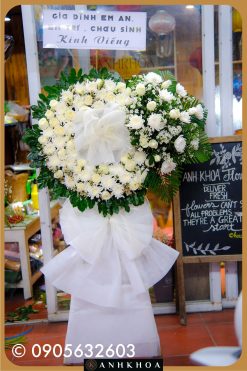 hoa tươi chia buồn tông trắng hội an