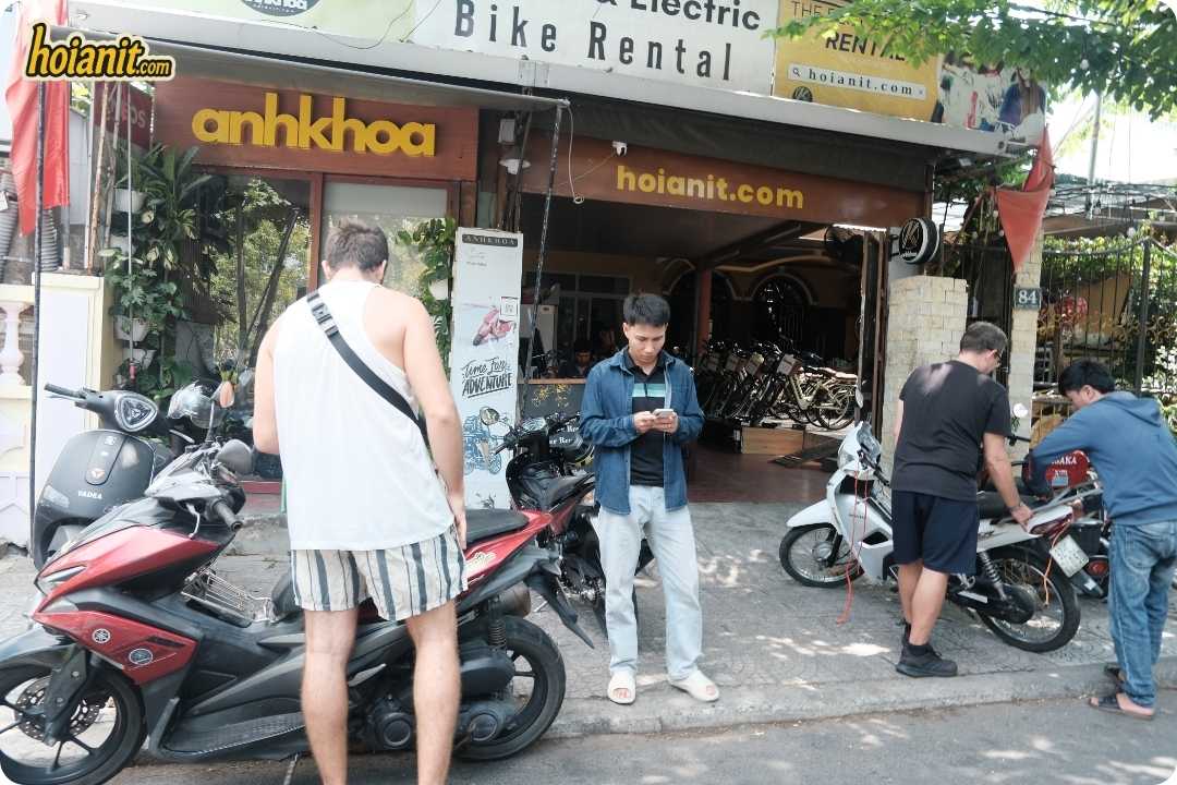 The hoianit.com shop front in Hoi An, where most why choose hoianit.com questions get answered in person