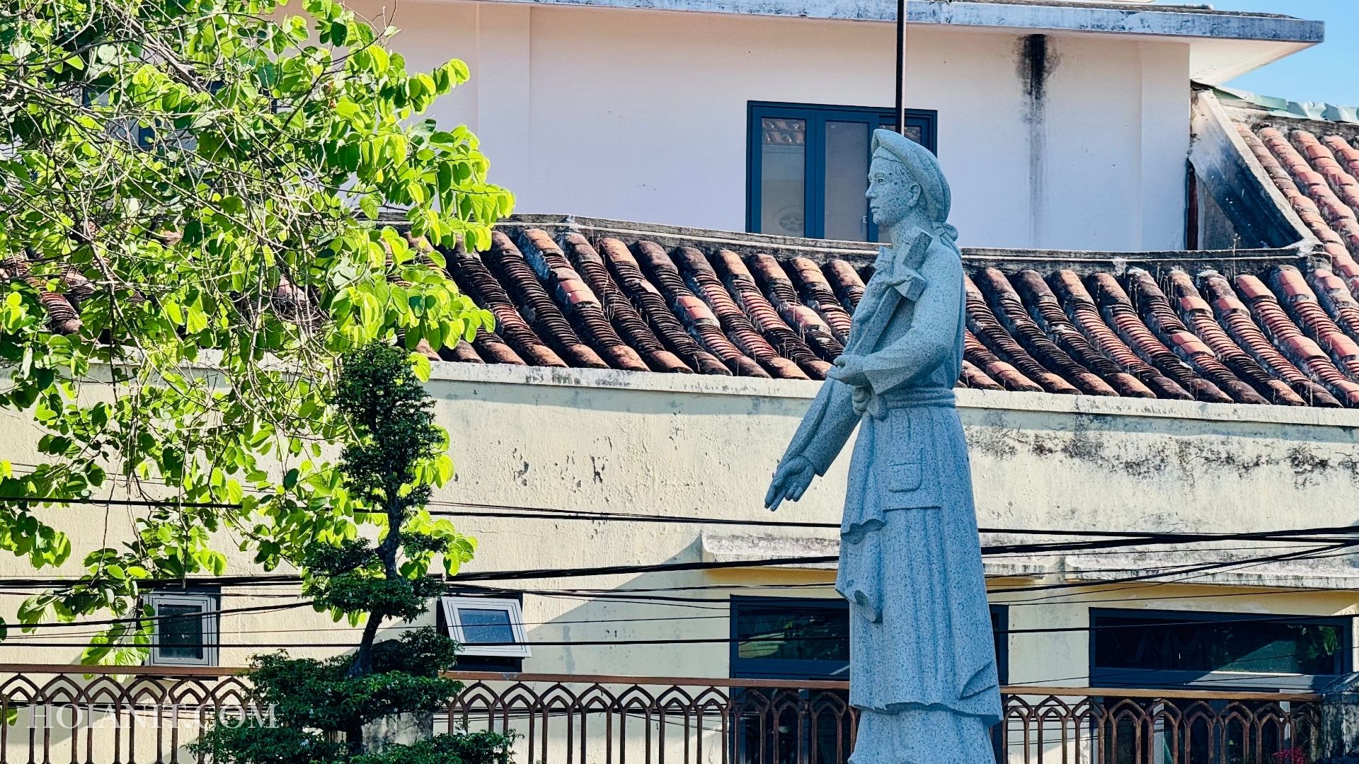 hoi an catholic church5 Tourists walking past a charming Catholic church in Hoi An's old quarter