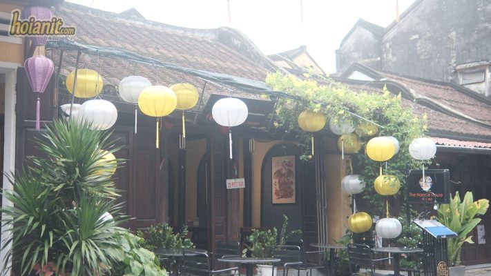 Hoi An lanterns - yellow and white lanterns over street