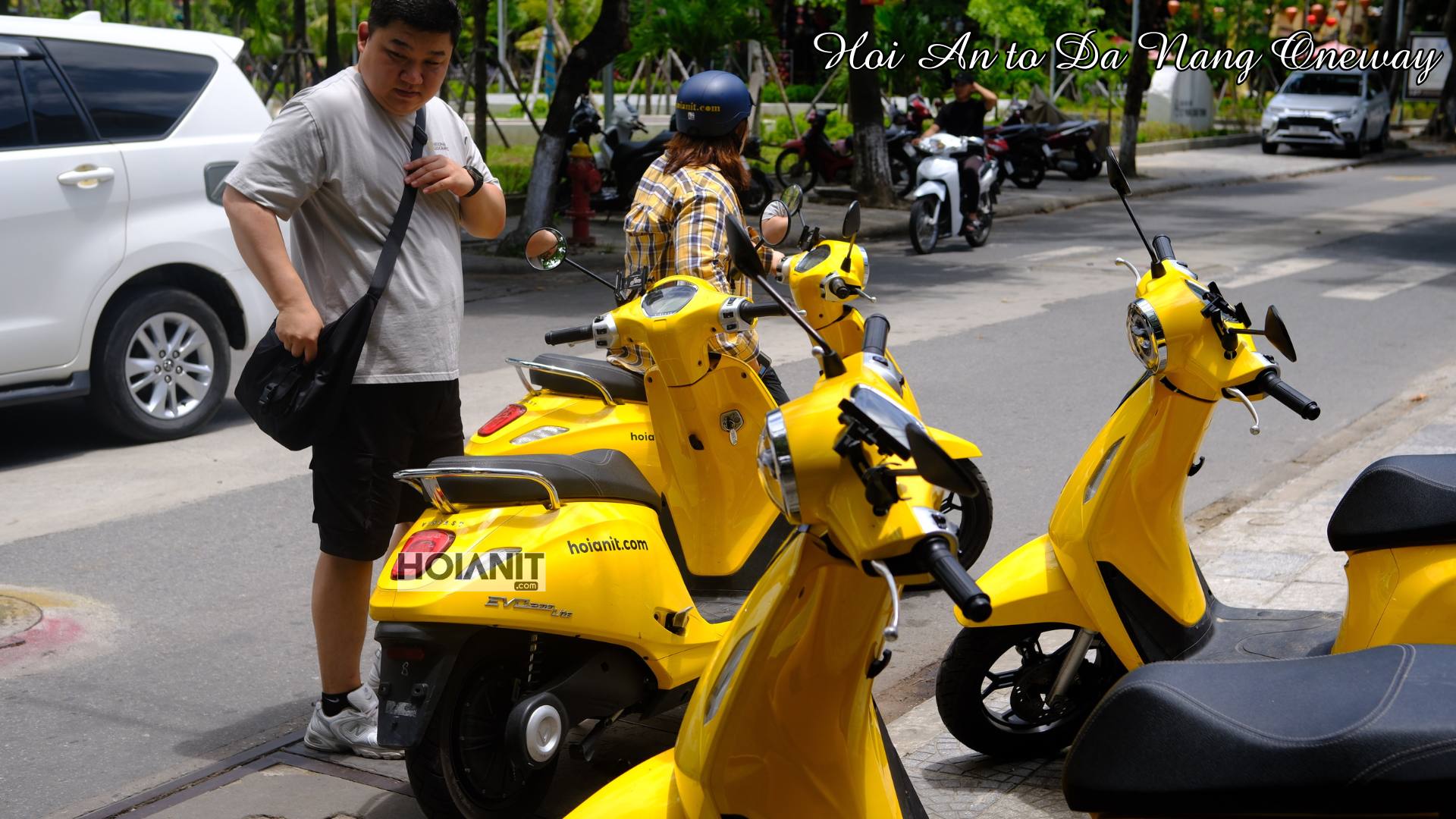 Loading a bag for luggage transfer on the Hoi An to Da Nang one way