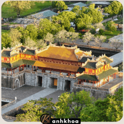 Professional private car service from Hoi An to Hue with local driver