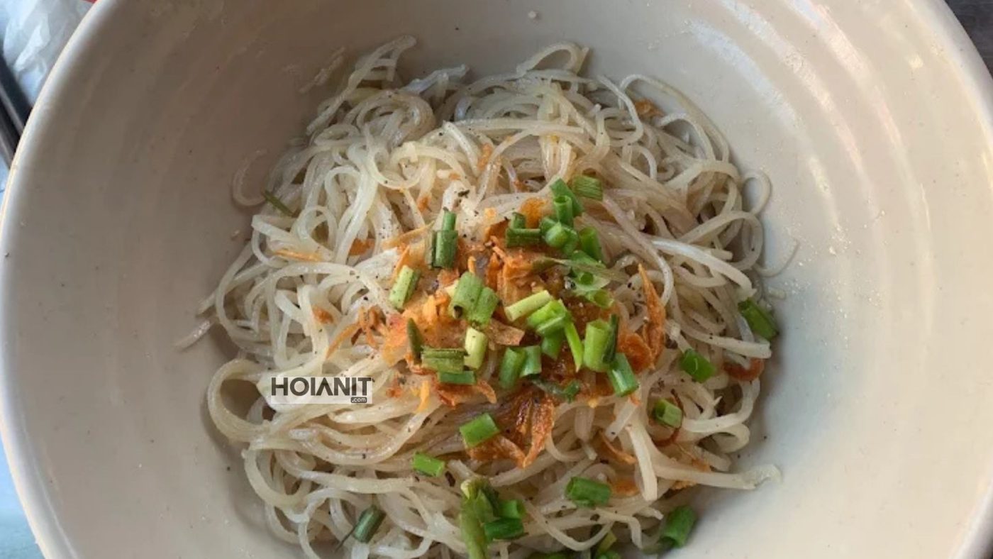 Hủ tiếu bé mi Bình dân mà chất lượng: bò viên dai ngon, phục vụ thân thiện, vị truyền thống