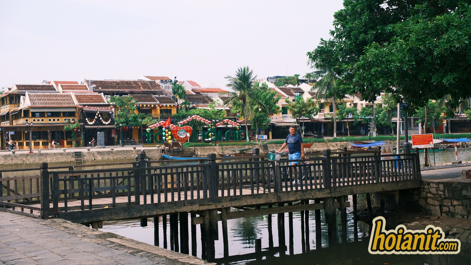 japanese bridge hoi an chua cau2 Wooden footbridge over the Hoai River near the Japanese Covered Bridge in Hoi An