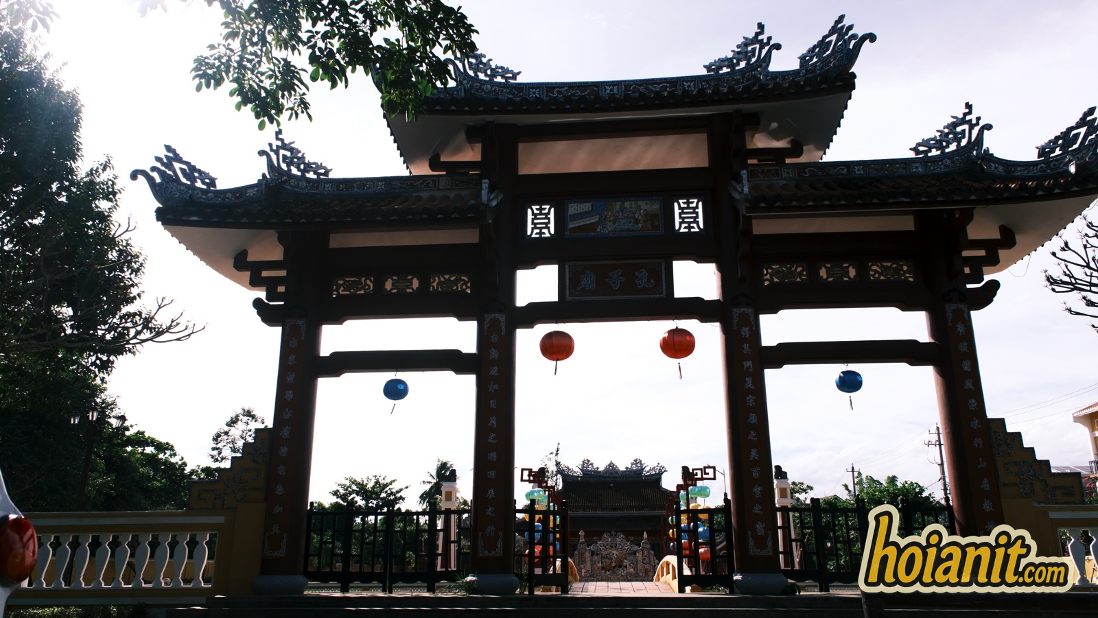 khong mieu hoi an3 Cổng tam quan Khổng miếu Hội An với biển chữ Hán Khổng Tử miếu