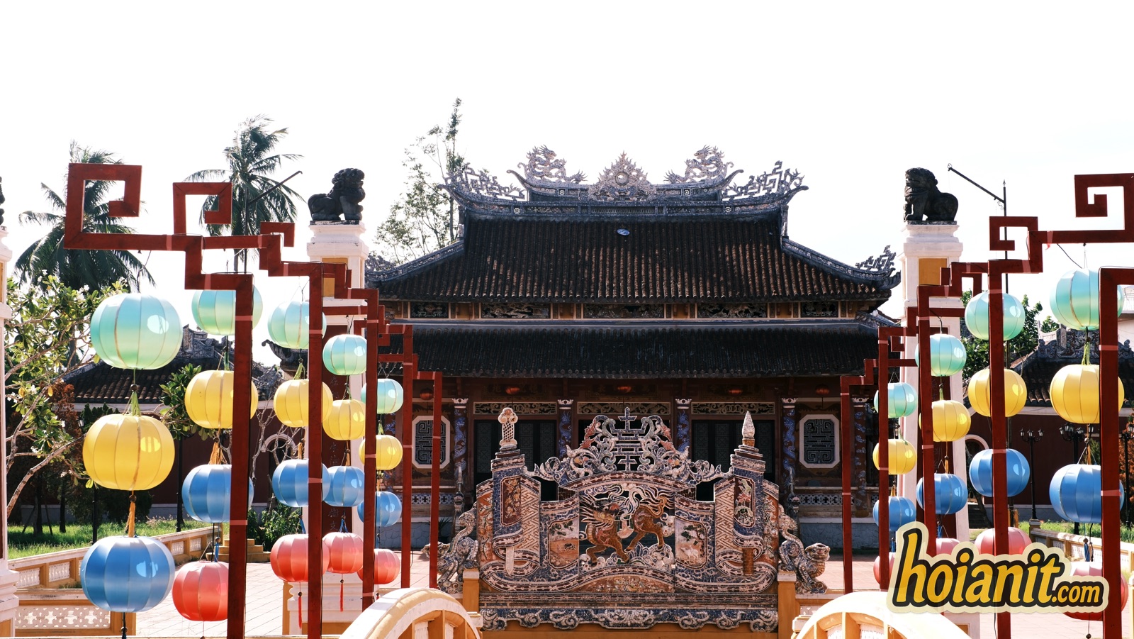 khong mieu hoi an6 Bức bình phong chạm long mã trước tiền đường Khổng miếu Hội An
