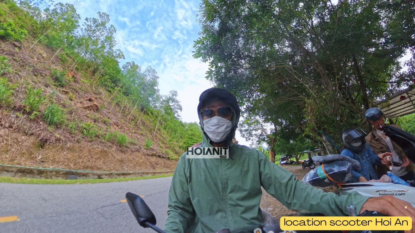 location scooter Hoi An Touriste français en location scooter Hoi An avec Anh Khoa