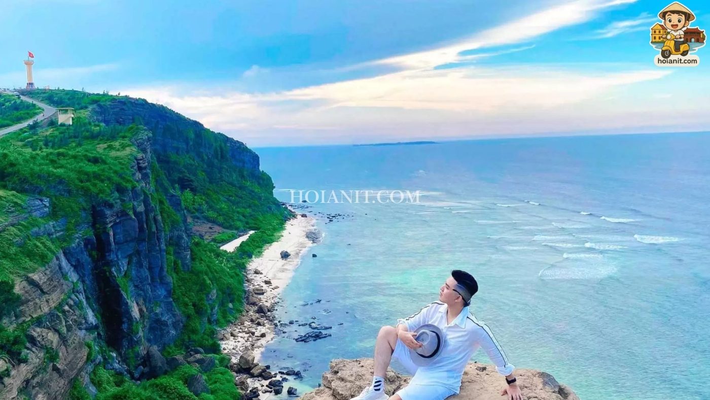 ly son island 00004 Peaceful coastline and fishing boats on Ly Son