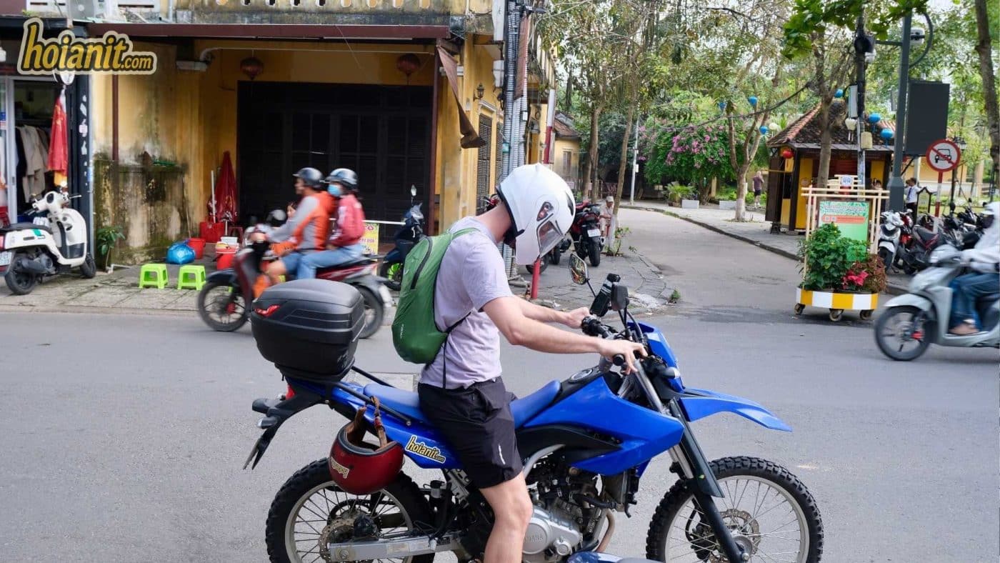 manual or automatic motorbike hoi an1 manual or automatic motorbike in Hoi An