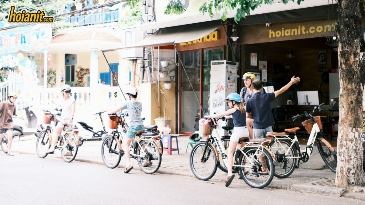 Travellers collecting rental bikes outside the Anh Khoa hoianit.com shop in Hoi An