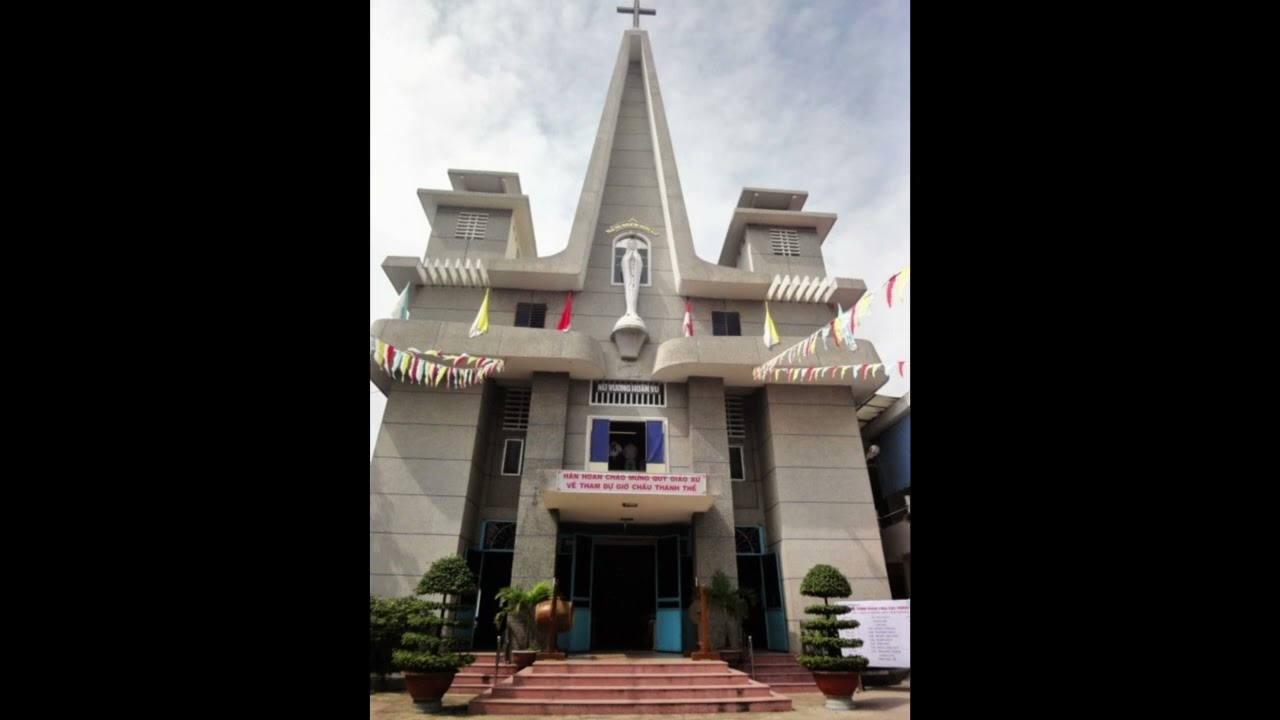 Mặt tiền nhà thờ giáo xứ An Hoà, giáo phận Đà Nẵng
