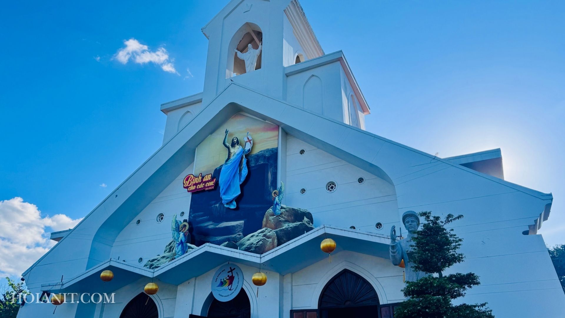 Một nhà thờ Công giáo yên bình nằm giữa lòng phố cổ Hội An