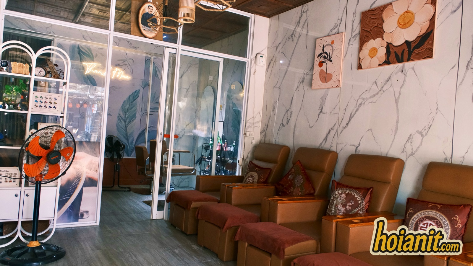Khu ghế ngả dùng cho massage chân tại Thanh Mai Spa Hội An