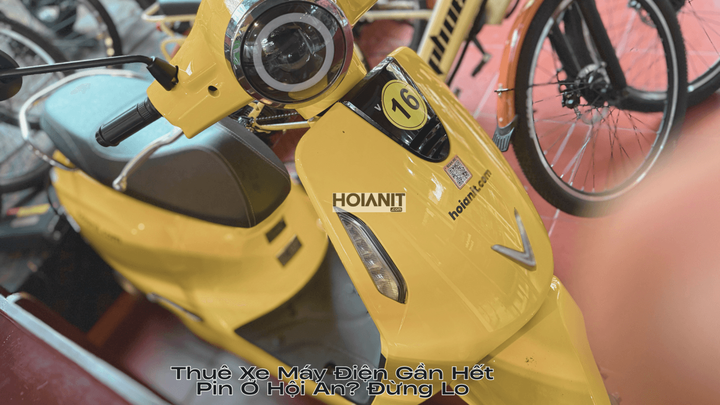 Xe máy điện tại Hội An với màn hình báo pin rõ ràng