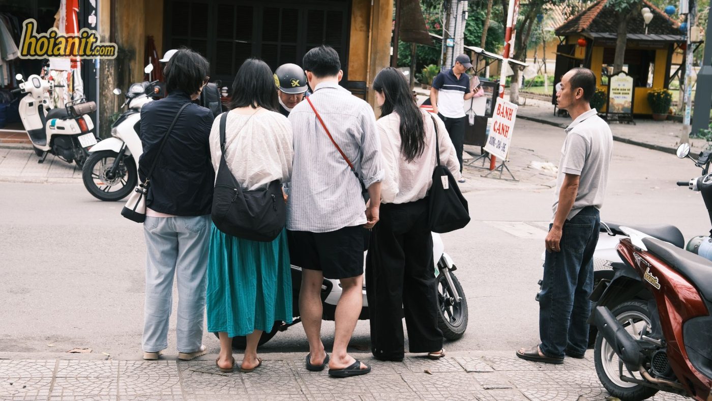 Thuê xe hội an không có bằng lái với xe máy điện VinFast chạy êm trong trung tâm thành phố