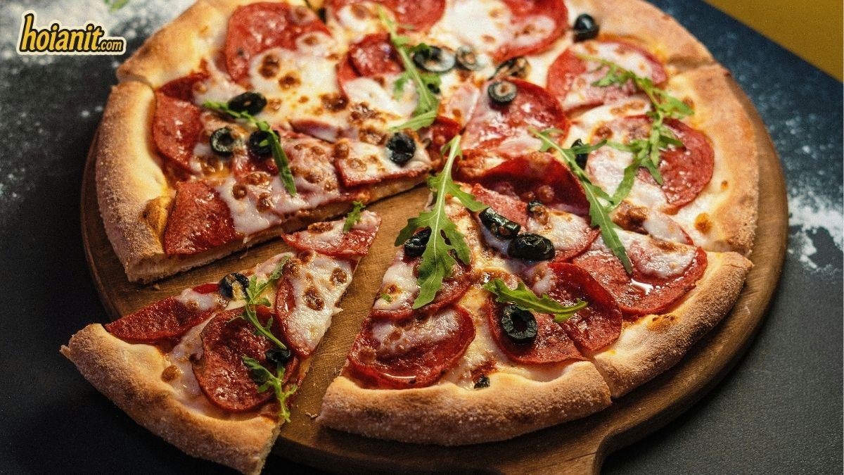 Pepperoni pizza in Hoi An on Tran Nhan Tong street