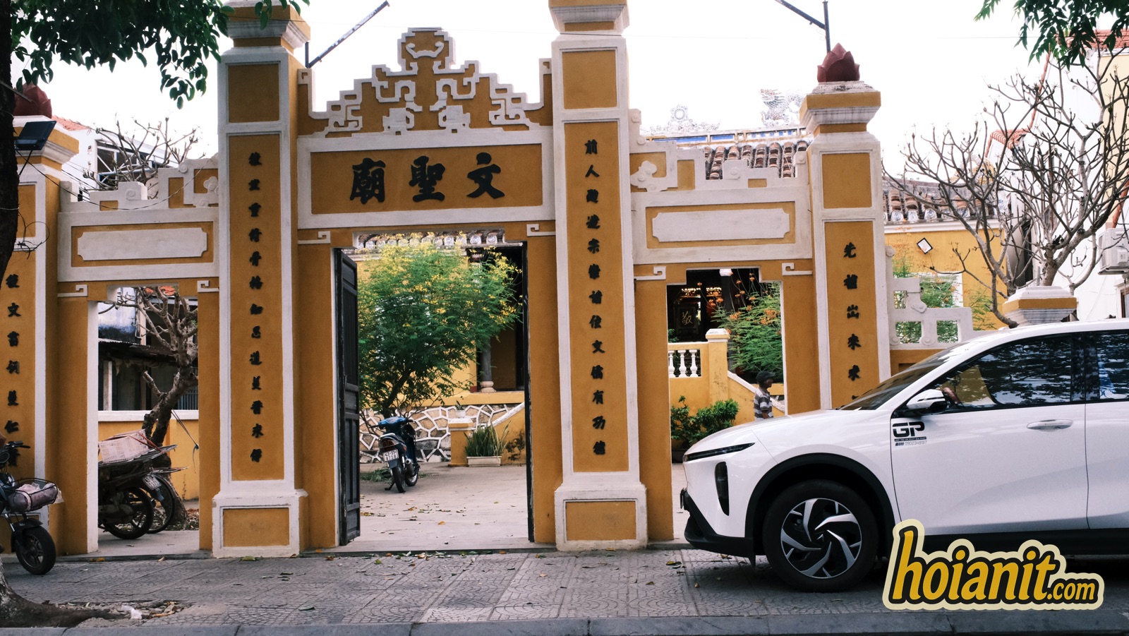 van thanh mieu cam pho The triple gate of Cam Pho Van Thanh Mieu in Hoi An with Chinese characters above the lintel