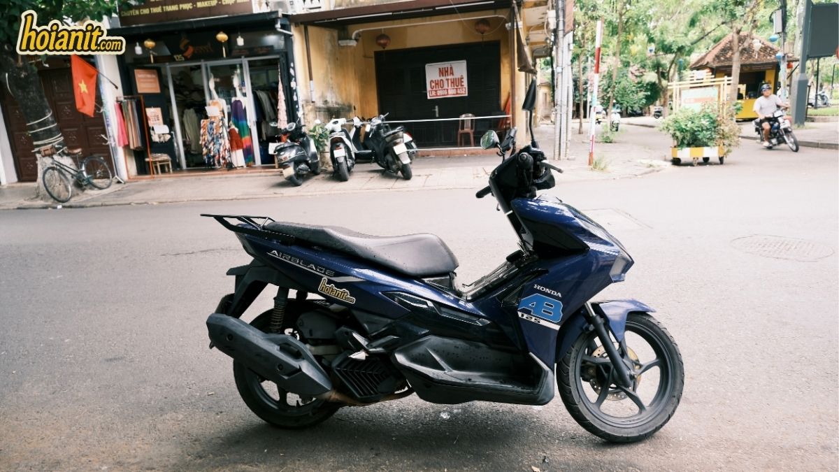 Automatic scooter parked on a street, the type commonly rented for mountain roads